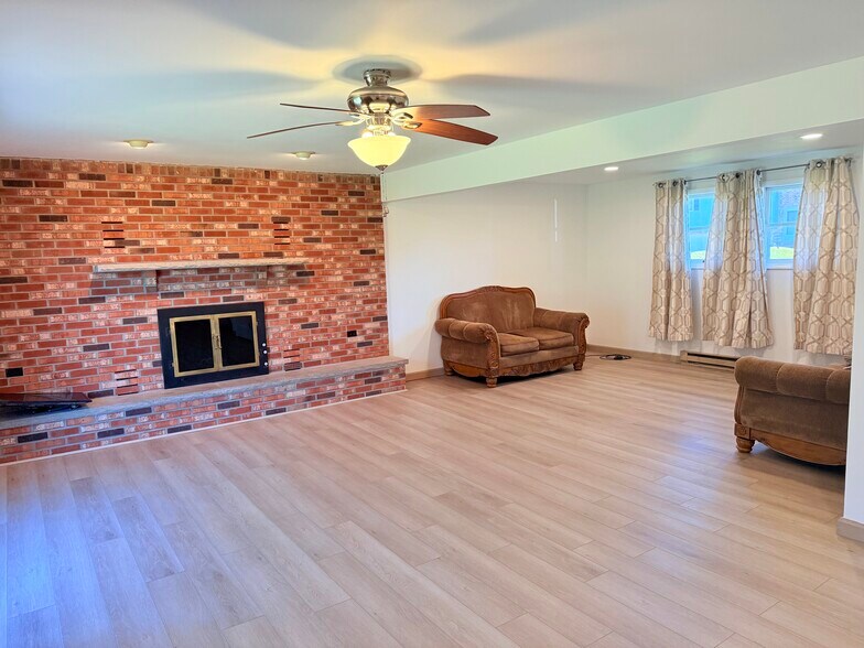 Building Photo - 225 Greenwave Blvd