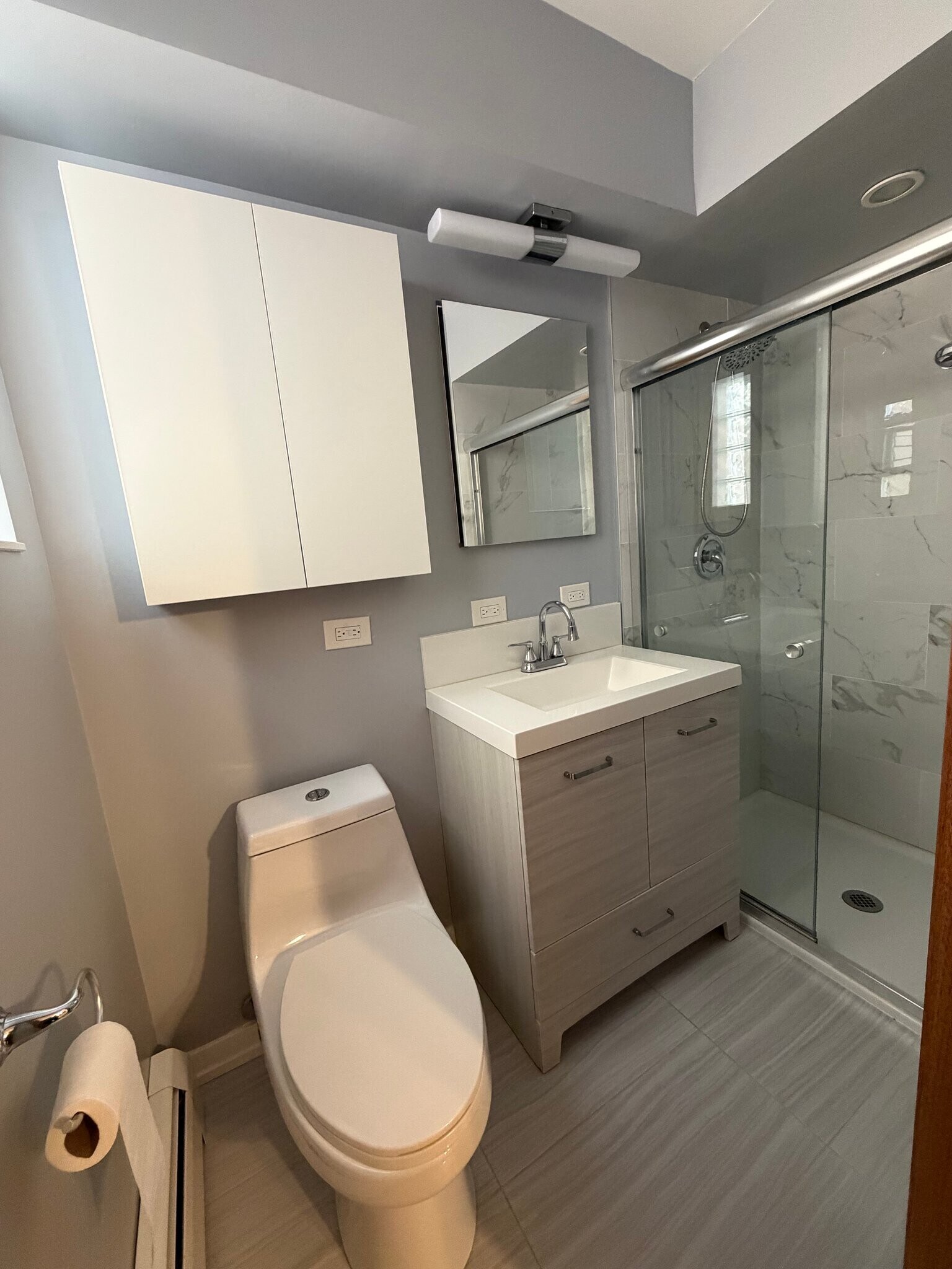 Building Photo - 6614 W Devon Ave