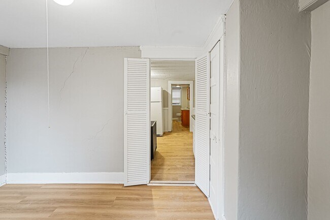 Building Photo - 10 1/2 Ellsworth St