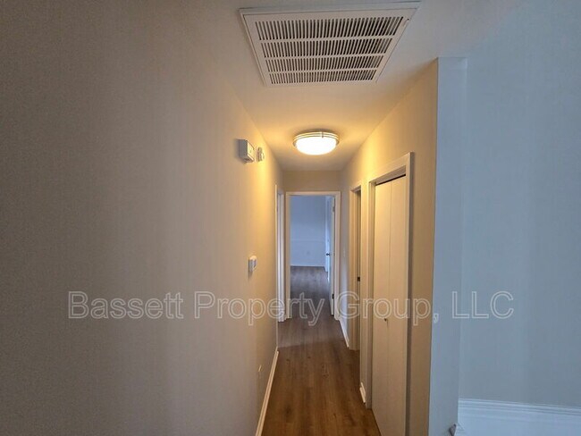 Building Photo - 1739 River Front Dr