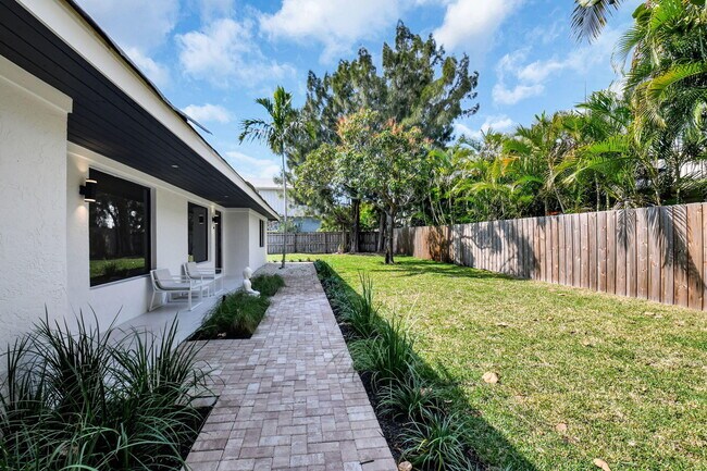 Building Photo - 2894 Florida Blvd