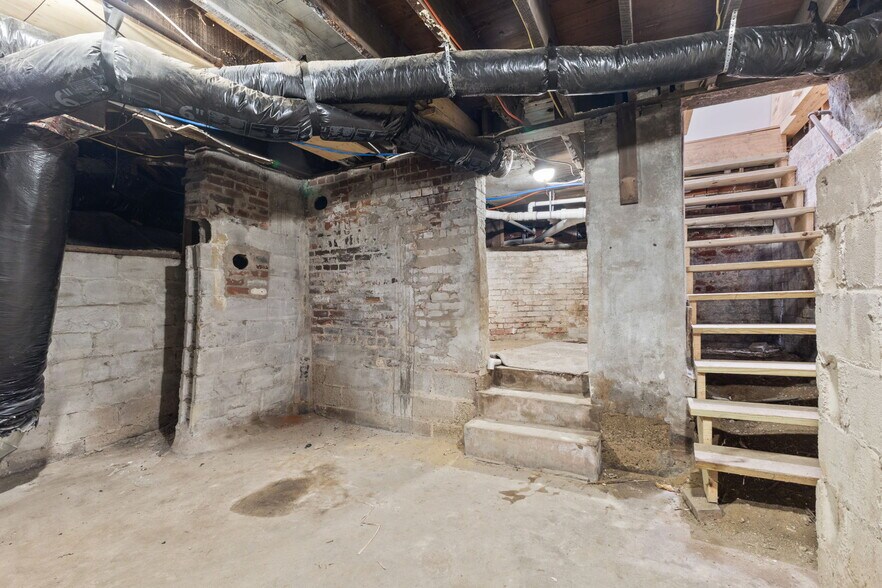 Building Photo - 734 Parkway Ave