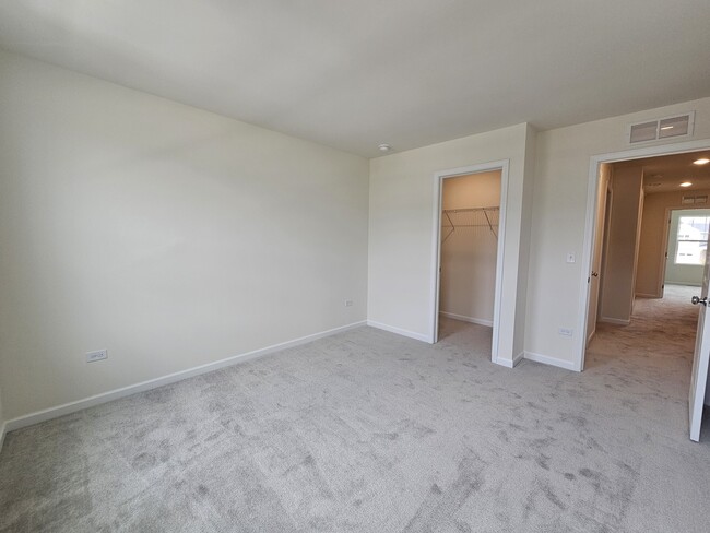 Building Photo - 5954 Hawkweed Dr