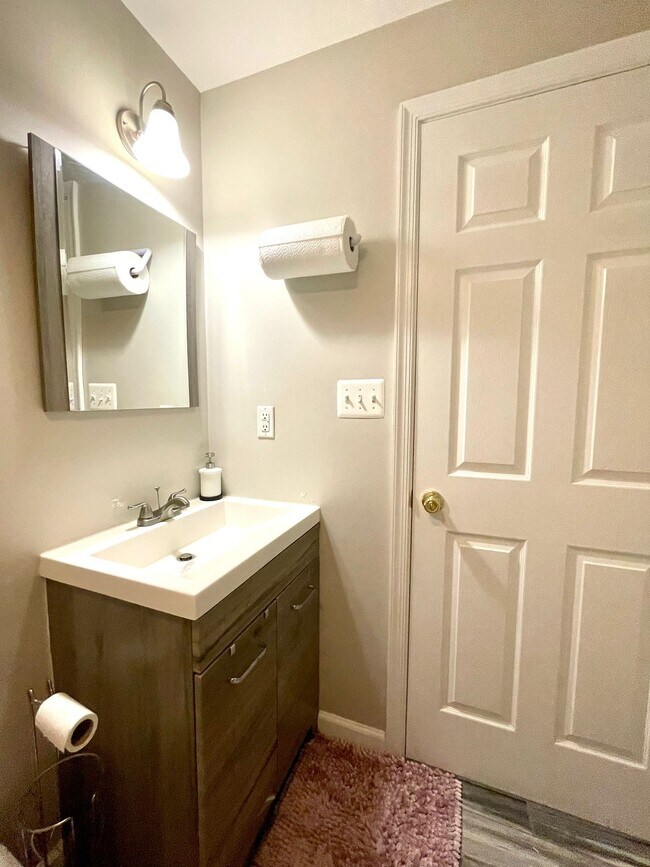 Building Photo - 18 Spinning Wheel Ct