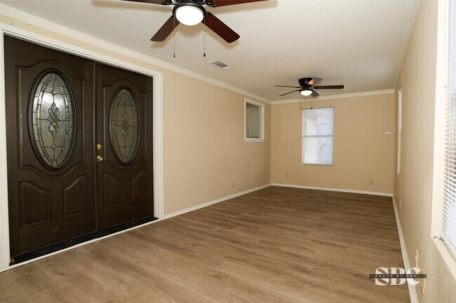 Building Photo - BIG HOME IN GARDEN VALLEY AREA OF SHREVEPORT