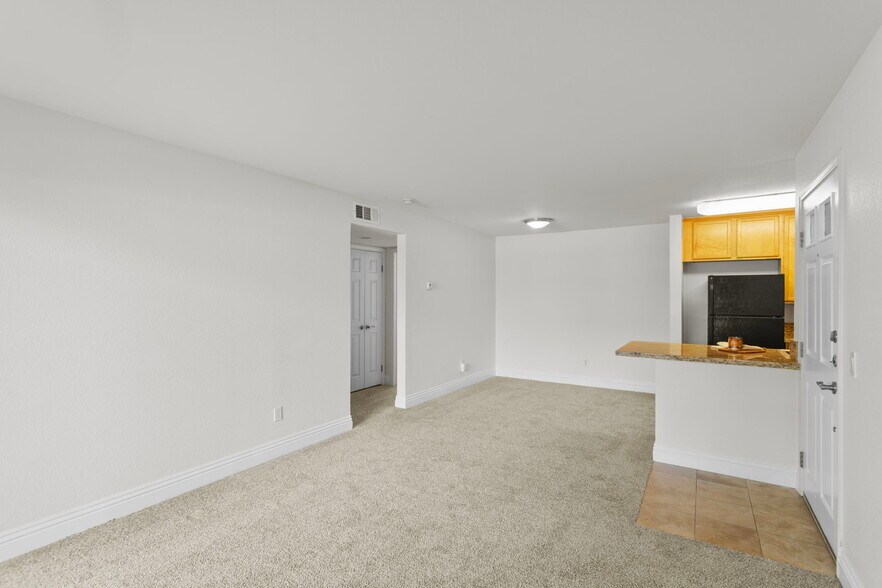 Building Photo - 2320 Del Mar Way