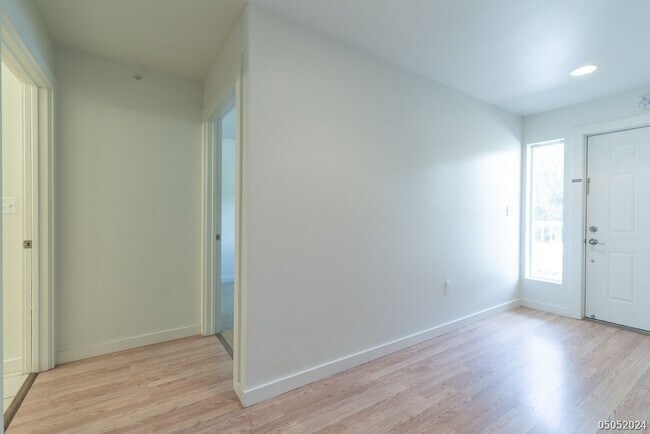 Building Photo - $3,400 | 3br/2ba Condominium in Sixty Park...