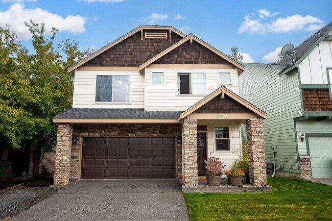 Primary Photo - Spacious 4-bed Home with High Ceilings
