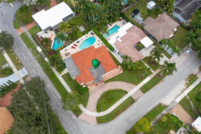 Building Photo - 1900 N Victoria Park Rd