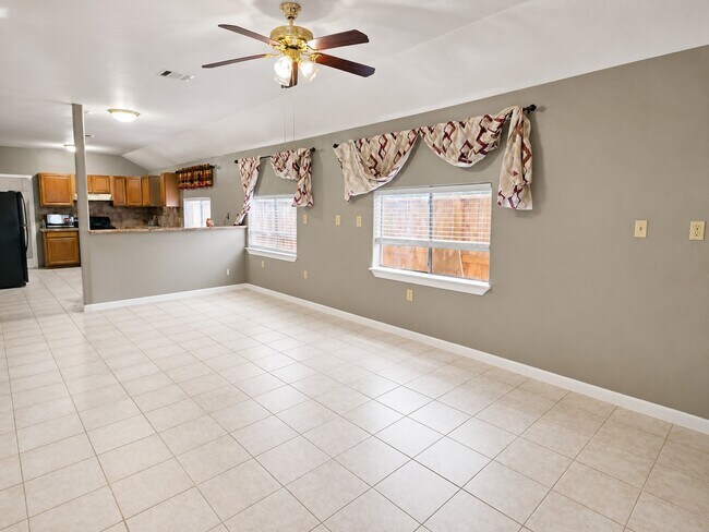 Building Photo - 5527 Lauder Rd