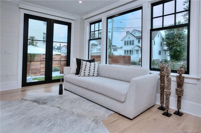 Building Photo - 18 Danbury Ave