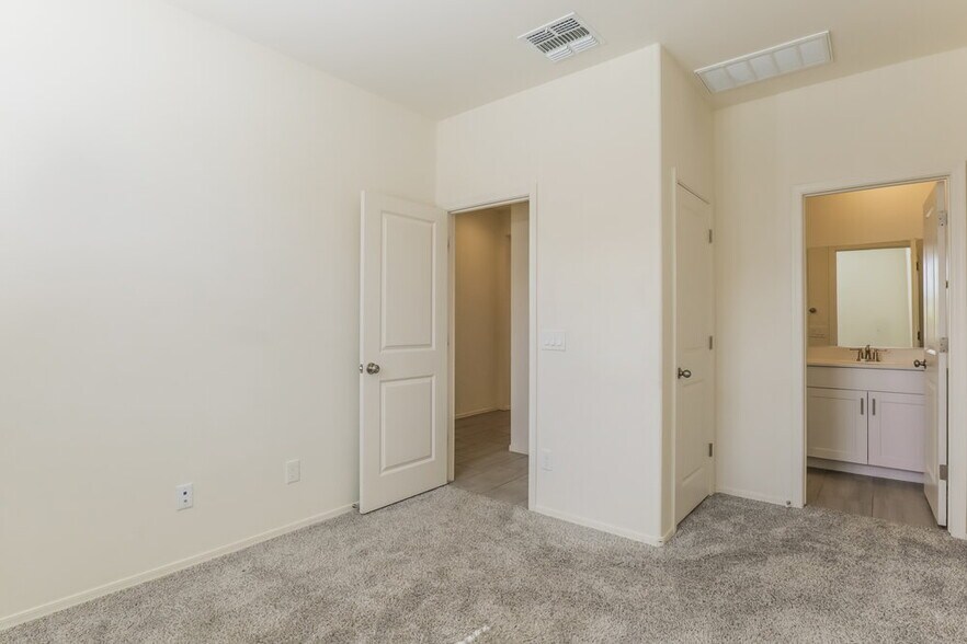 Building Photo - 12100 W Charismatic Dr