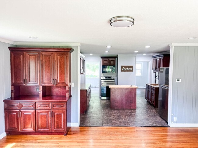 Building Photo - FOR RENT SAINT JOE-MOVE IN READY