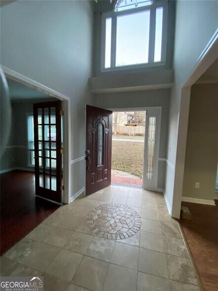 Building Photo - 855 River Overlook Dr NW