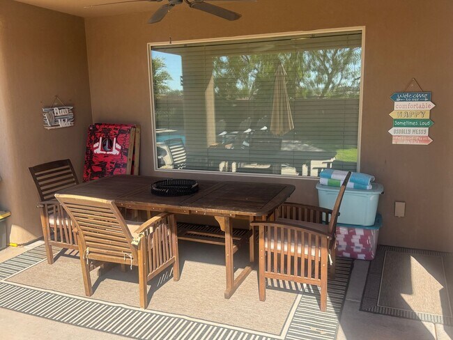 Building Photo - Lightly Furnished 4 Bed Home!