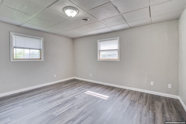 Building Photo - 204 Elm St