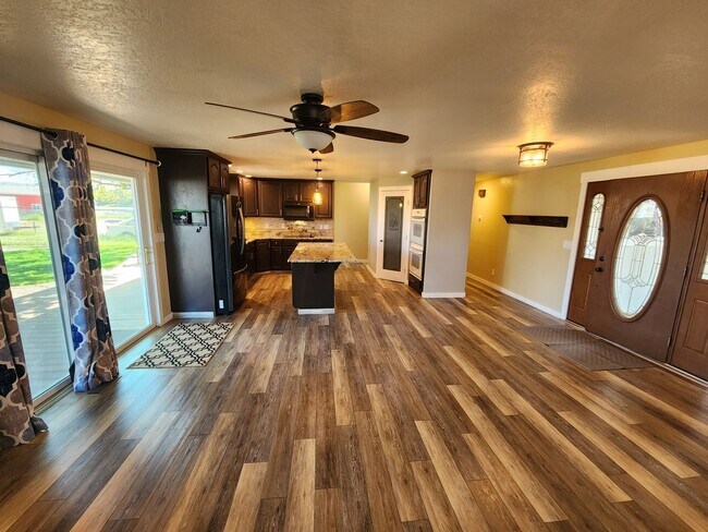 Building Photo - Great home S. Boise