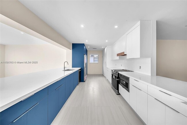 Building Photo - 5020 SW 92nd Ave