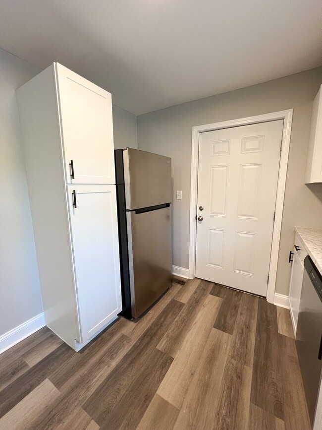 Building Photo - Renovated 2 Bed, 2 Bath Home Off Madison S...