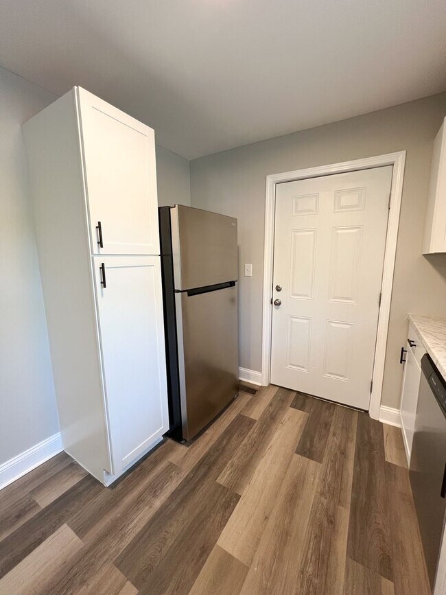 Building Photo - Renovated Home Off Madison Street – Pet Friendly!