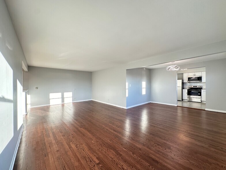 Building Photo - 8644 Skokie Blvd