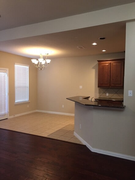 Building Photo - 243 Sherburne St