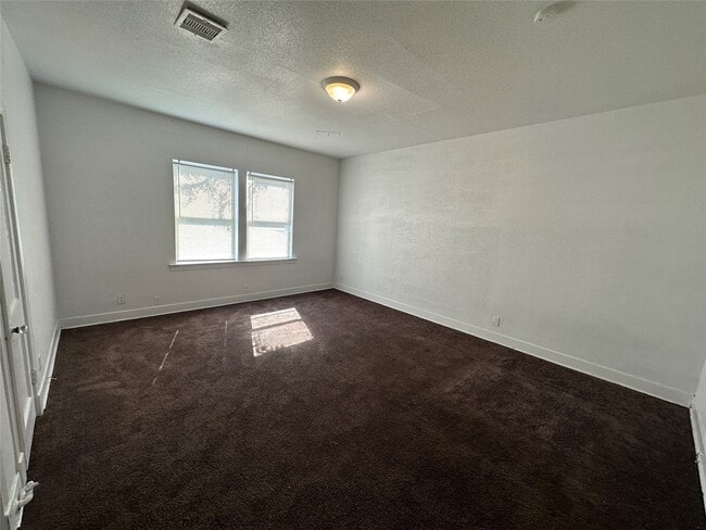 Building Photo - 112 Pineview Dr