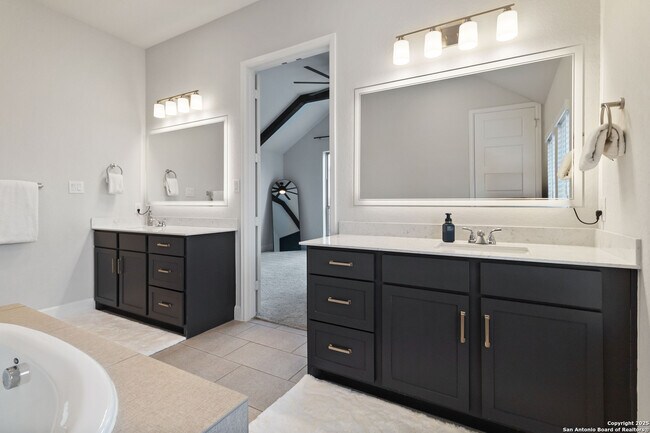 Building Photo - 149 Red Oak