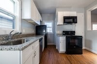 Building Photo - Adorable 1 Bed 1 Bath House with Detached ...