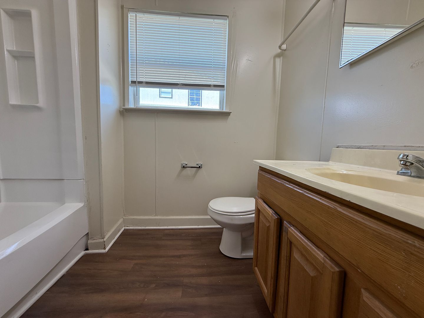 Building Photo - 803 Sissom Rd