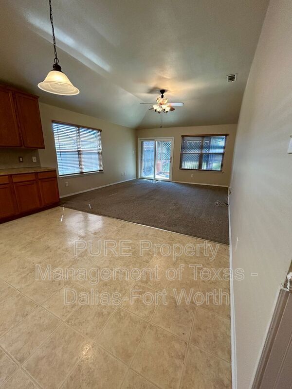 Building Photo - 7628 Hollow Forest Dr