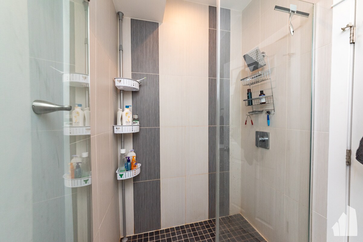 Building Photo - 2439 N Ashland Ave