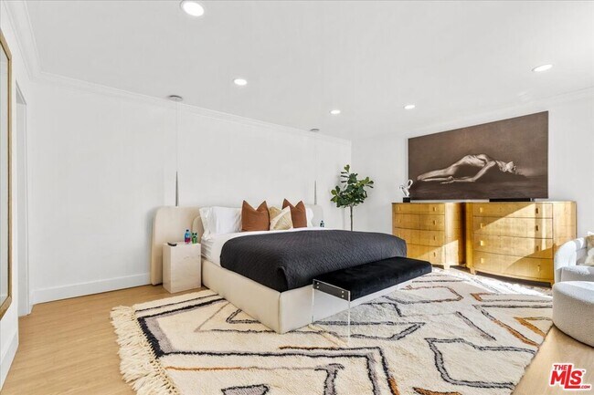 Building Photo - 1650 Clear View Dr