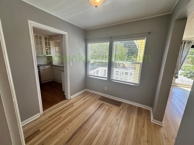 Building Photo - 2-Bedroom 2-Bathroom House in NE Portland,...