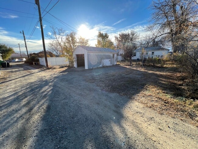 Building Photo - 3 Bed 2 Bath House