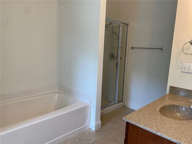 Building Photo - 3231 Greenwood Oak Dr