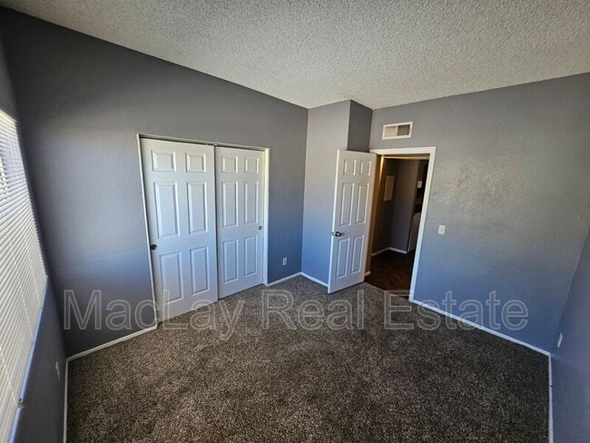 Building Photo - 2801 E Monte Cristo Ave