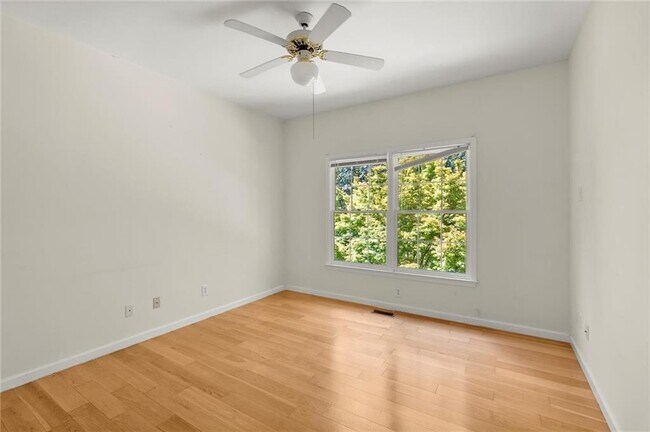 Building Photo - 1440 Grovehurst Dr