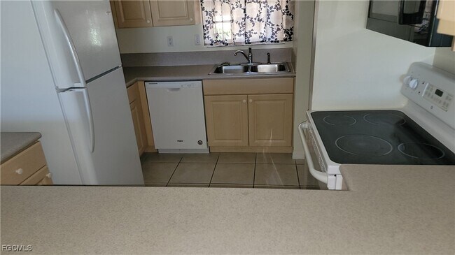 Building Photo - 950 Hancock Creek S Blvd