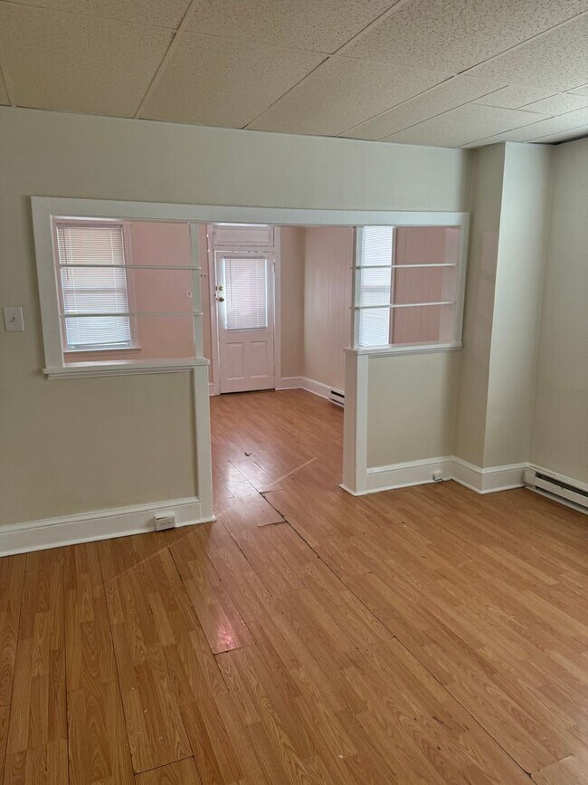 Building Photo - 705 Forest Dr