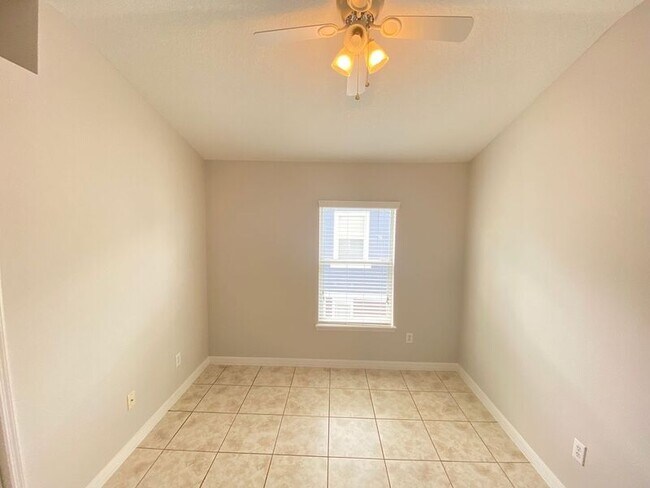 Building Photo - 6610 S Goldenrod Rd
