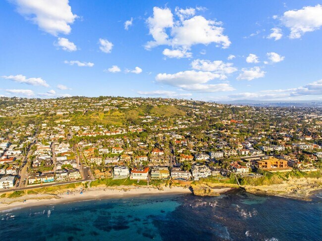 Building Photo - 6333 La Jolla Blvd