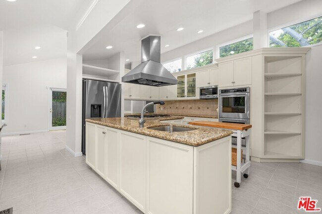 Building Photo - 30604 Sicomoro Dr