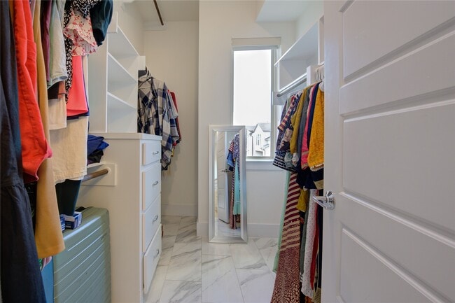 Building Photo - 2661 Fountain Key Blvd