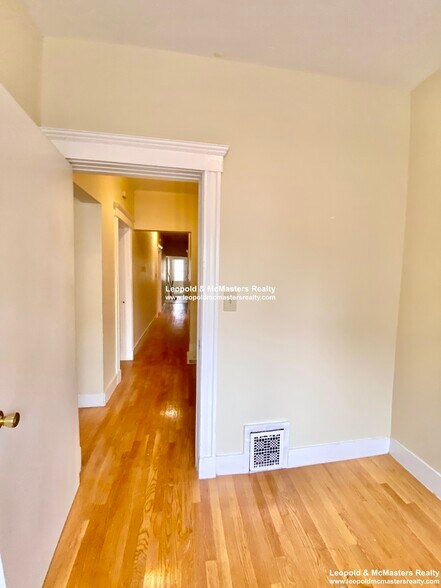 Building Photo - 19 Roseclair St