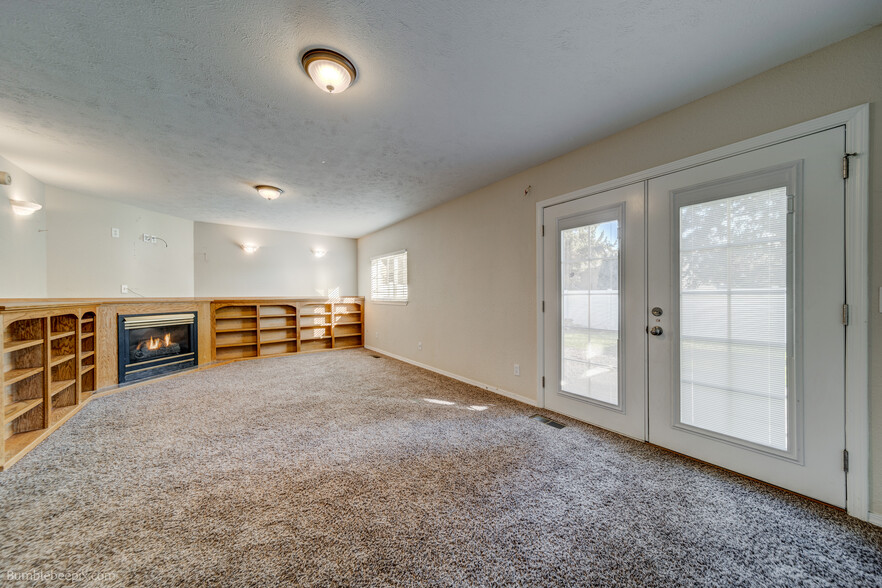 Family Room - 5804 N Silver Pine Ct