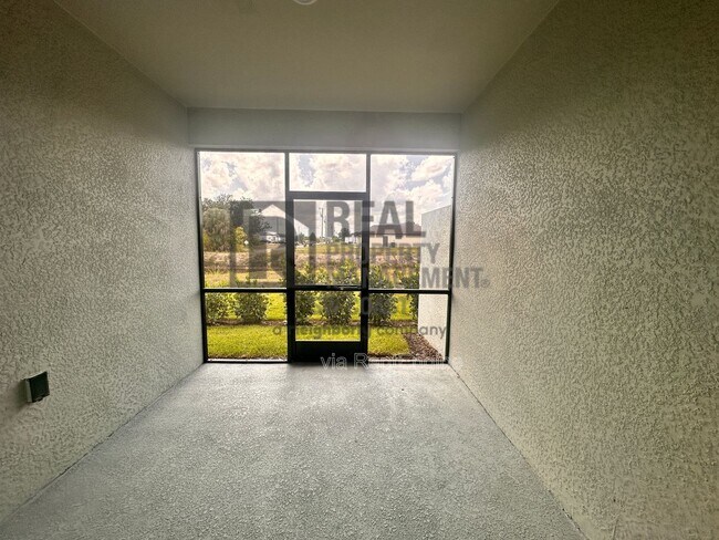 Building Photo - 20501 Hazelnut Ct S