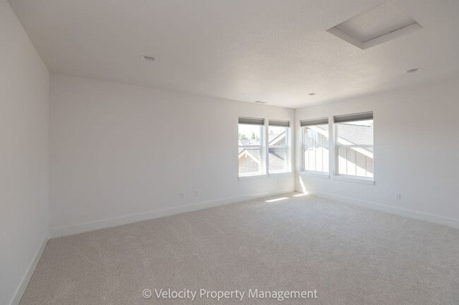 Building Photo - Brand New Beautiful Home!