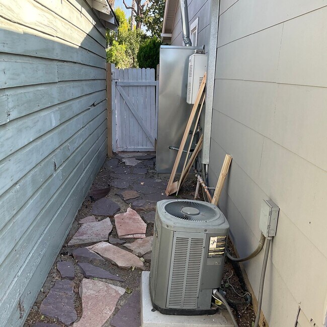 Building Photo - 272 S Grand St