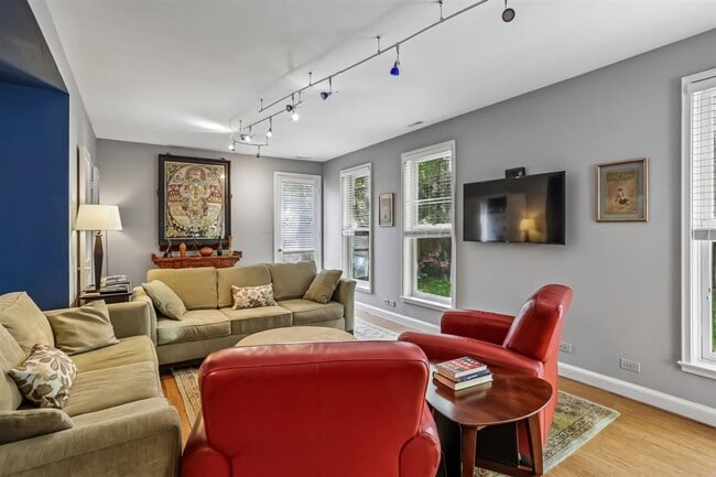 Building Photo - Amazing 5BR/3BA Home in Bethesda,MD - Ready early July!